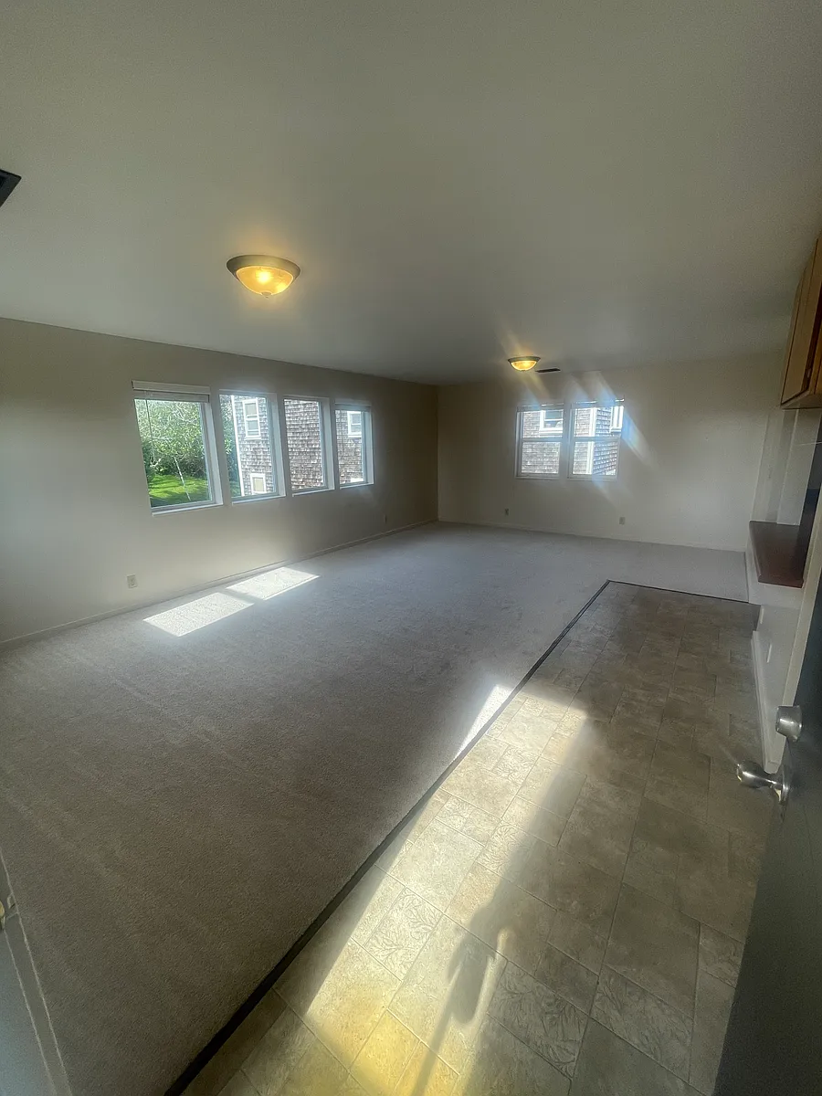 Building Photo - 1323 Sunset Ave #B