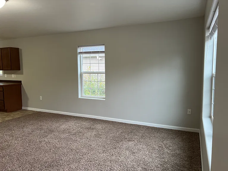 5562 E Wolverine Ave — Photo 4
