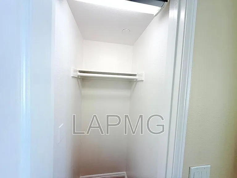 12217 Moorpark St #9 — Photo 27