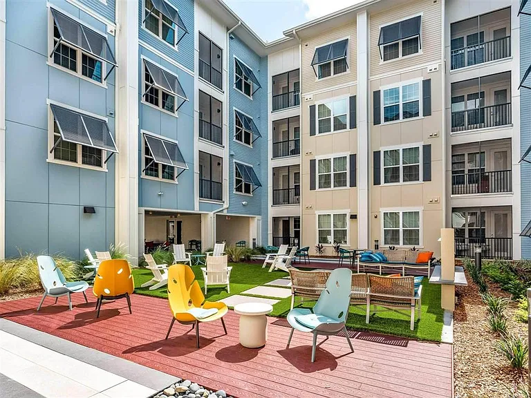 Alvista West Vue — Photo 30