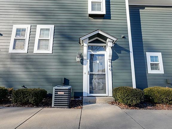 3rd image of 909 W 41st Pl