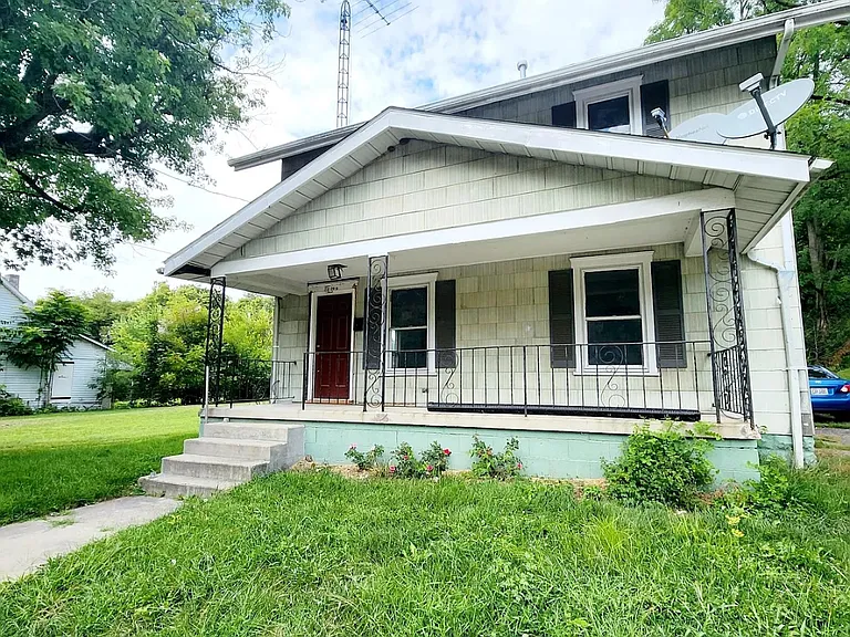 2370 Lagonda Ave — Photo 2
