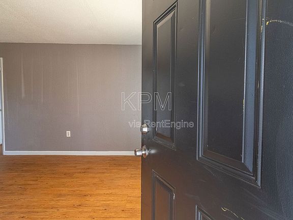 5th image of 3939 N Pershing Ave #32