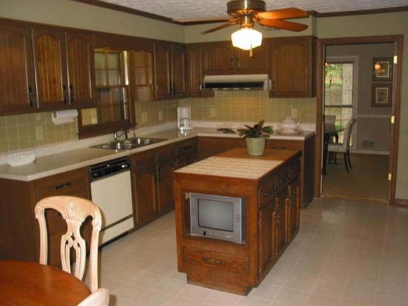 5th image of 309 Pinemount Dr