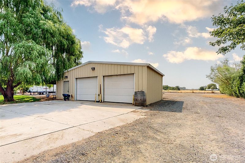 2nd image of 52406 Sunquist Road