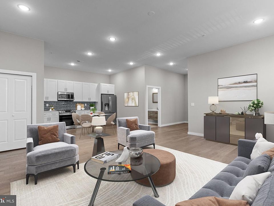 1st image of 418 Jefferson Ave #4