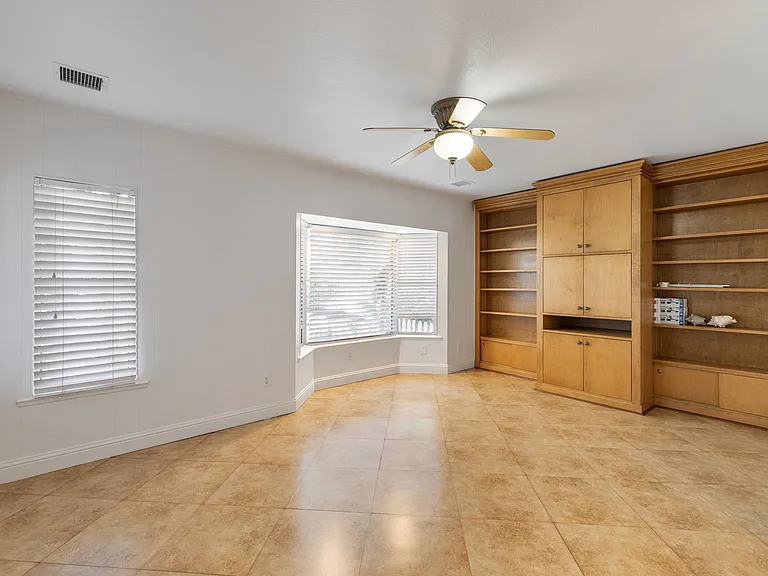 1427 N Arthur Ave — Photo 6