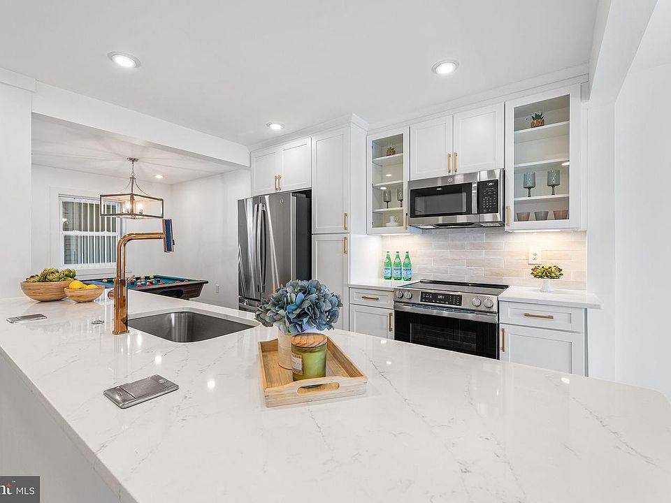 1st image of 615 Salt Spray Rd Unit 3E