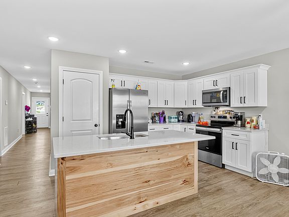 4th image of 412 & 414 Nandino Cir #412 & 414