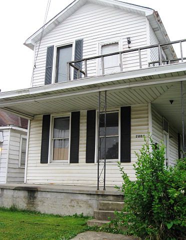 1st image of 2004 8th St