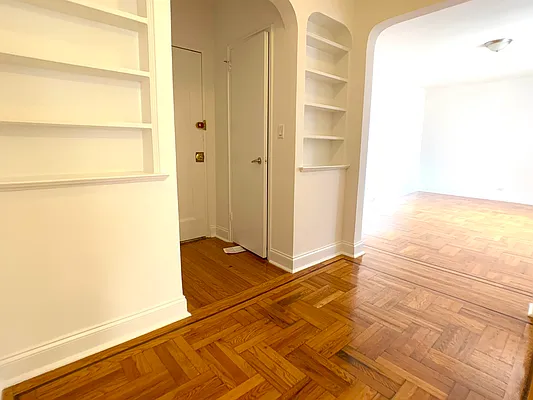 Rented by R New York | media 6