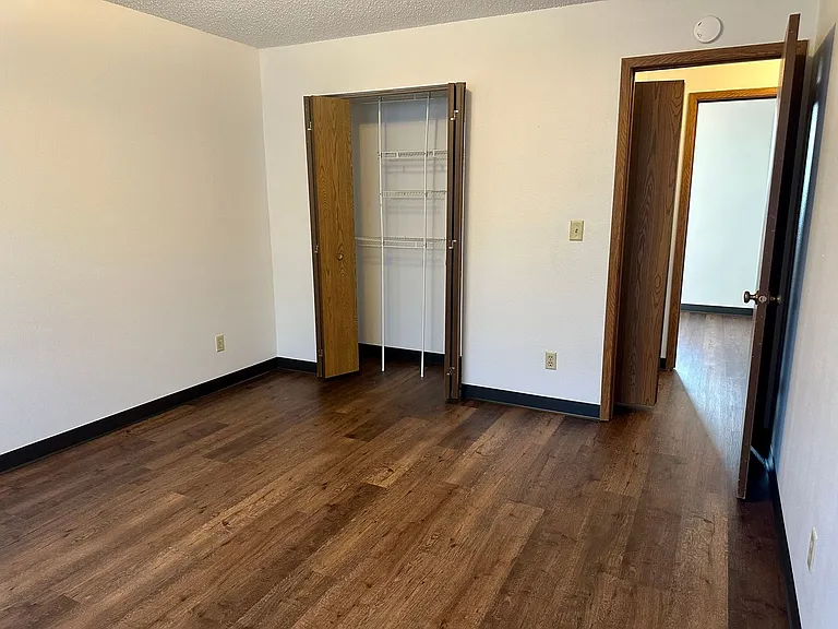 2 Bedroom 1 Bathroom Apartments — Photo 16