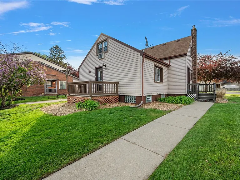 35711 Alfred St — Photo 25