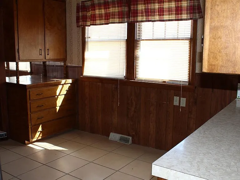220 E Washington St — Photo 12