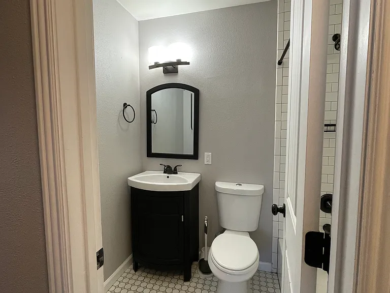 Bathroom 1.