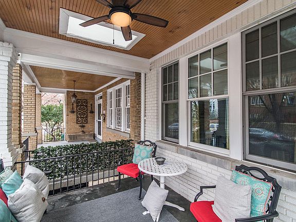 Enjoy the outdoor seating!