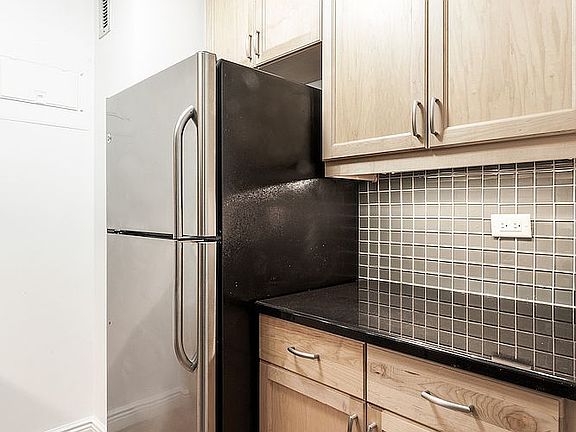 3rd image of 201 E 87th St APT 25M