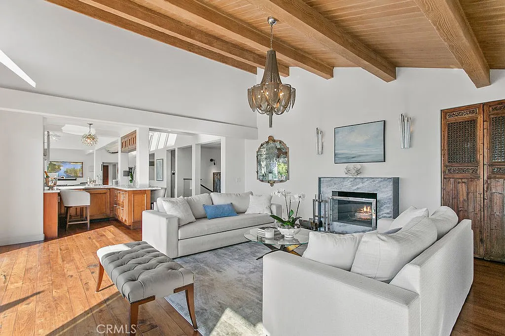 4 bed, 4.5 bath, 5200 sqft, $45,000 — Photo 4