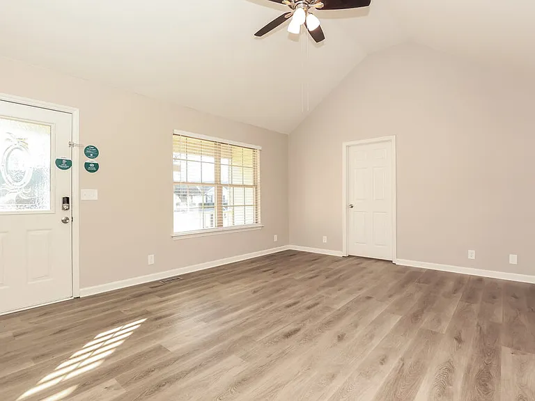 1918 Pecan Ridge Dr — Photo 4