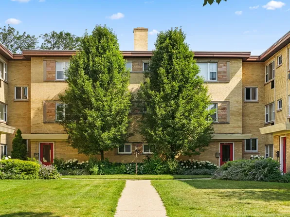 2117 Howard St APT 2D, Evanston, IL 60202