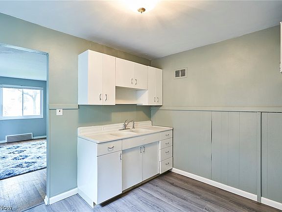 3rd image of 275 E 200th St