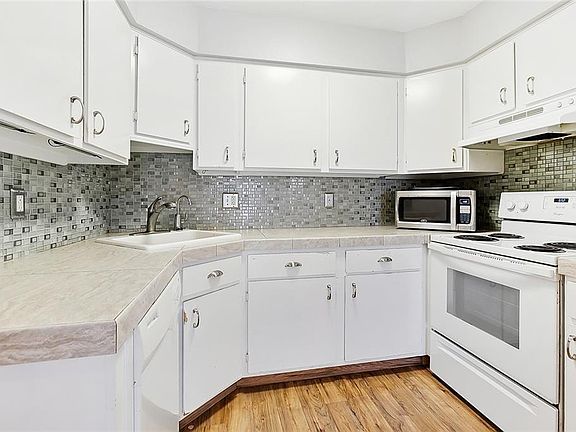 5th image of 2305 Cleary Ave APT 225