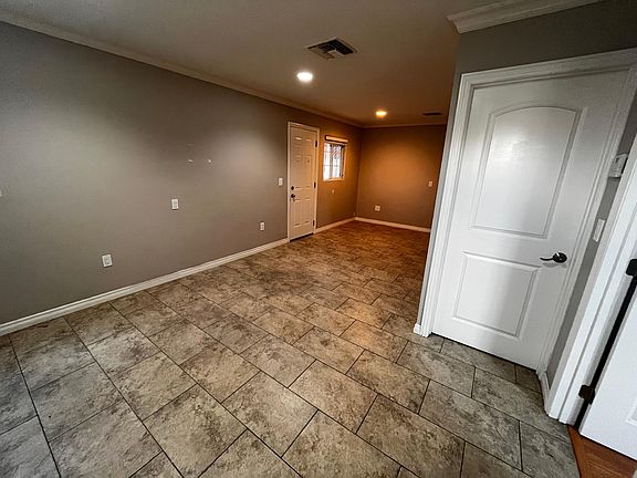 3rd image of 2938 Gilroy St