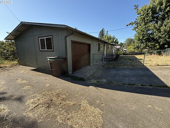 3rd image of 351 SE Darrell Ave