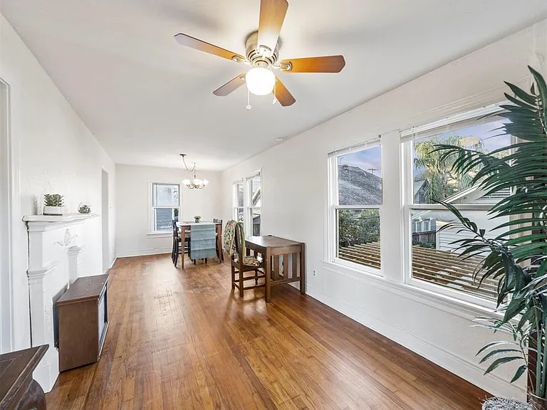 1909 Lubbock St #2 — Photo 4