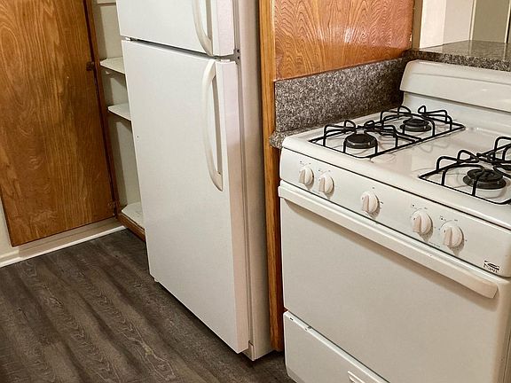 2nd image of 202 E Cypress St #8
