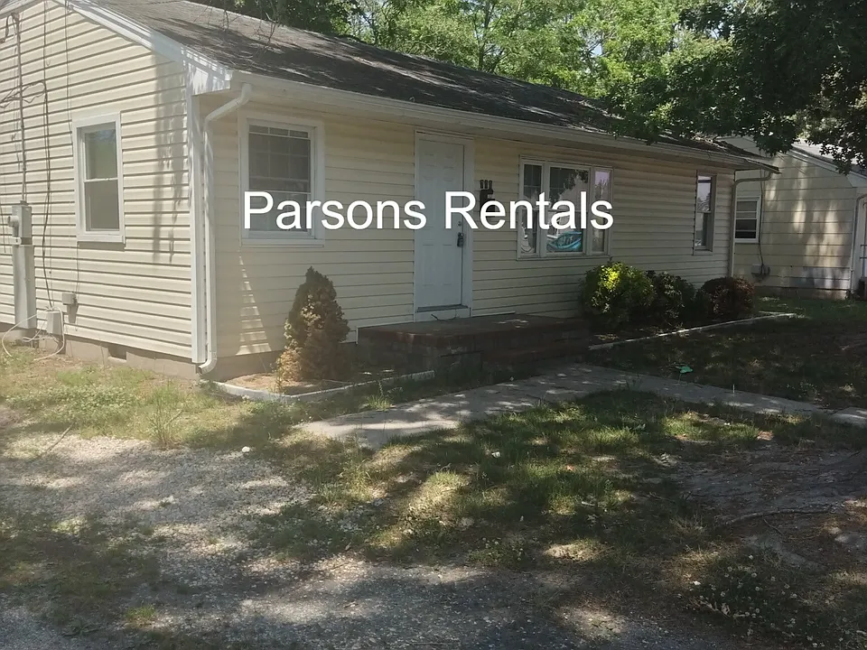708 Priscilla St