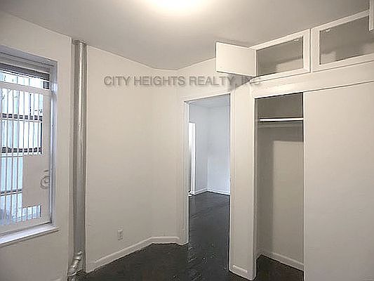 5th image of 207 E 5th St APT 14