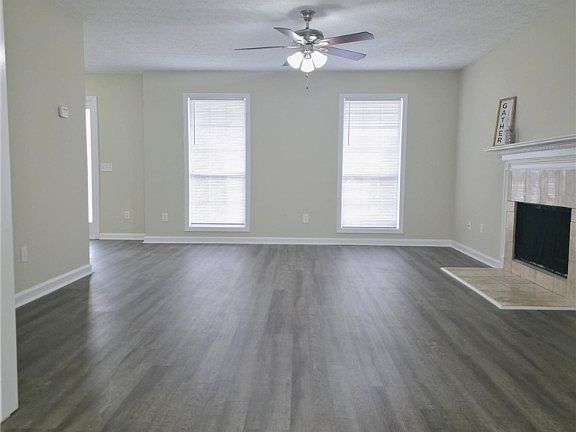 4th image of 946 Century Oak Drive