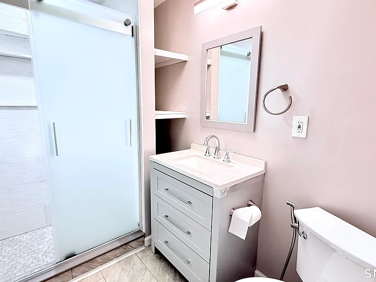 16 Arthur Dr #4 — Photo 7