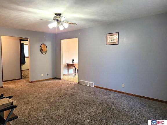3rd image of 316 Pinewood Ave