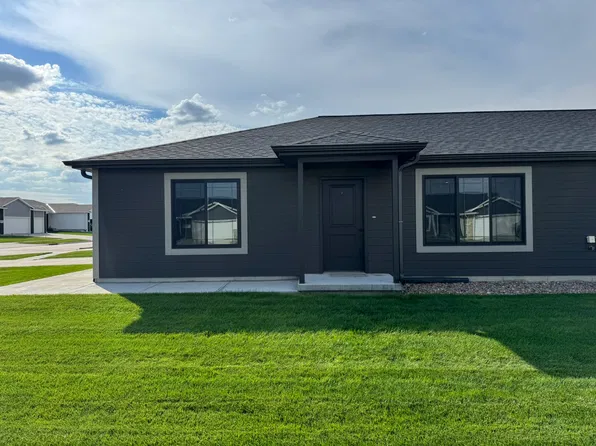 2310 E 37th St, Kearney, NE 68847