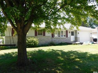 1002 W Taylor Ln, Bartonville, IL 61607