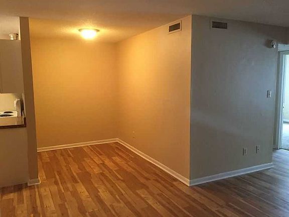 4th image of 3723 Turnpike Rd APT 102