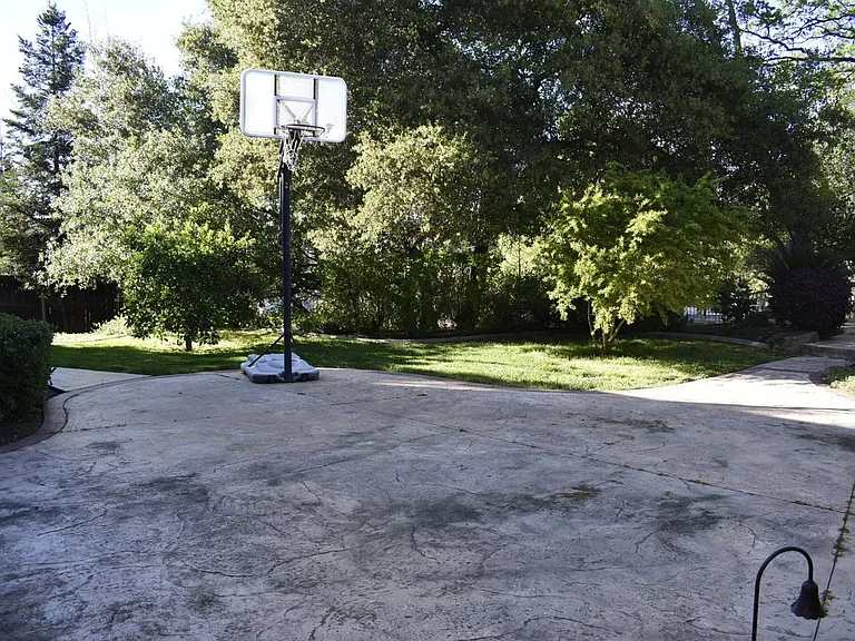 630 Rogers Cir — Photo 37