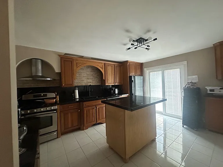 704 Sandra Pl — Photo 2