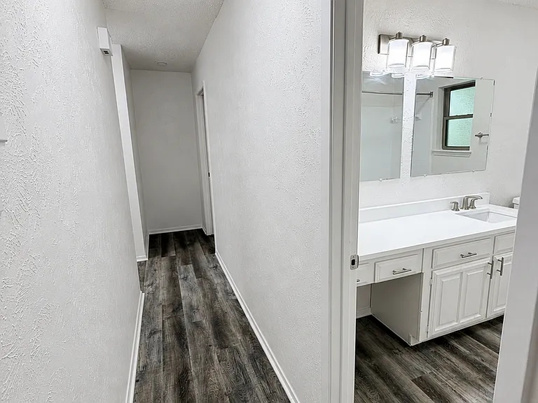 5309 Holly Trl — Photo 10