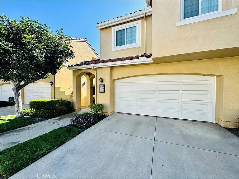 2444 Paseo Circulo — Photo 1