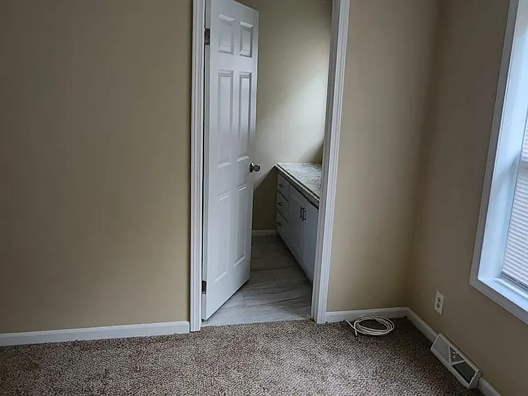 323 E Muir Ave — Photo 13