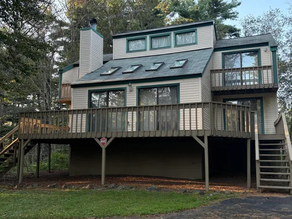 230 Champlain Dr, Tobyhanna, PA 18466