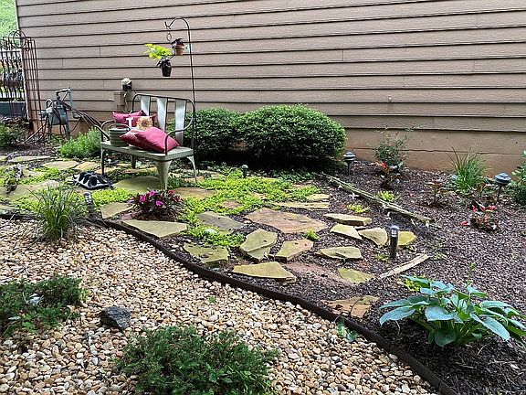 Side shade garden