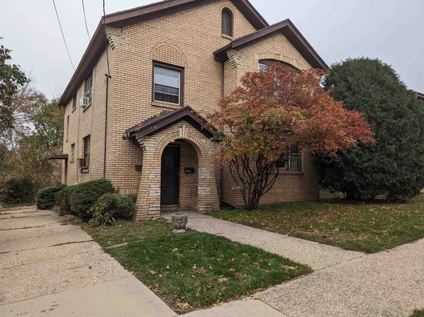 913 King St, Rockford, IL 61103