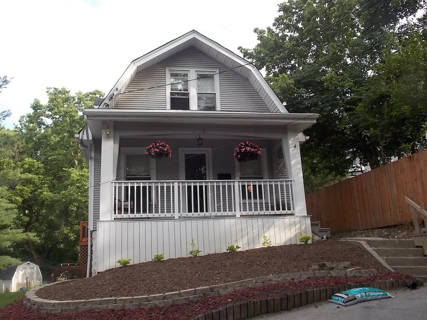 6 20th St photo 1