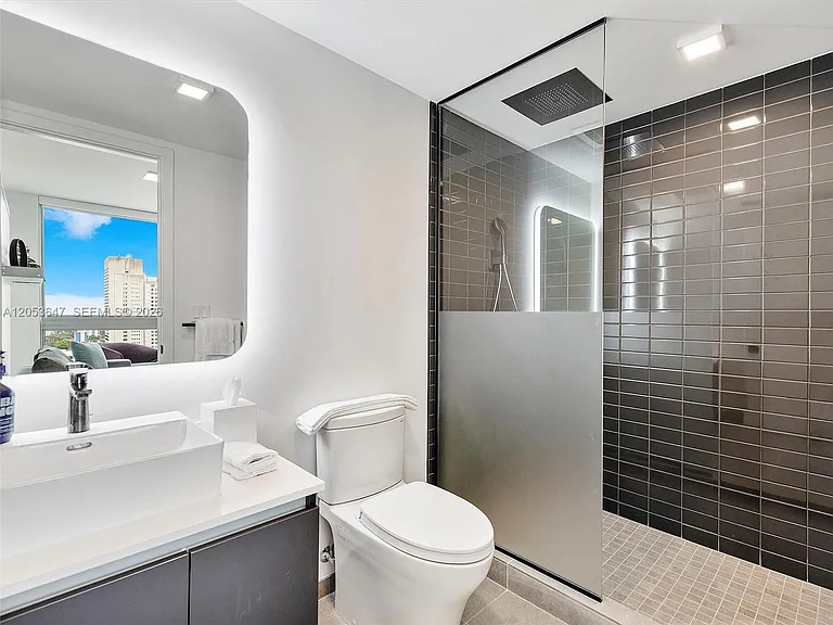 227 NE 2nd St #2706 — Photo 16