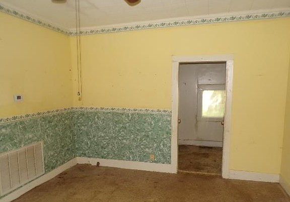 4th image of 108 Shibley St