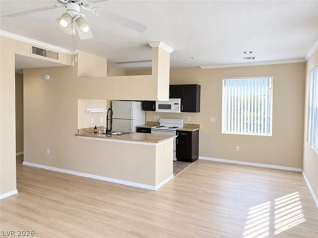 2 bed, 1.0 bath, 926 sqft, $1,550 — Photo 2